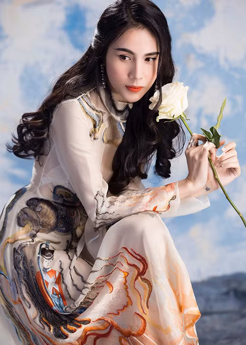 Thủy Tiên đăng tải hình ảnh kèm chú thích: “Xin chào tháng 3”.