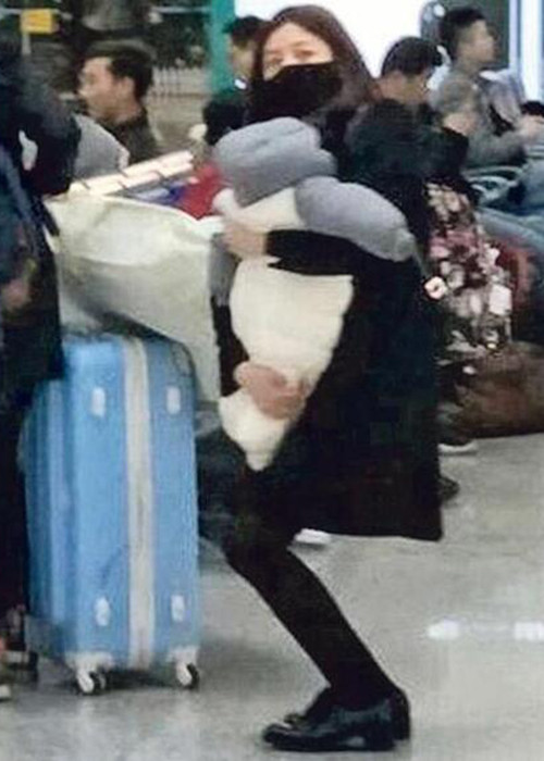 Sau khi lấy chồng sinh con, Trần Nghiên Hy dành nhiều thời gian chăm sóc con trai để Trần Hiểu yên tâm làm việc.