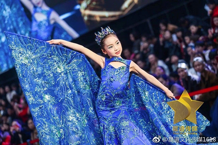 Mới đây, clip Phạm Đóa Đóa - em họ của Phạm Băng Băng trình diễn catwalk tại một sự kiện thu hút sự chú ý của cư dân mạng xứ Trung. Ảnh: Hk