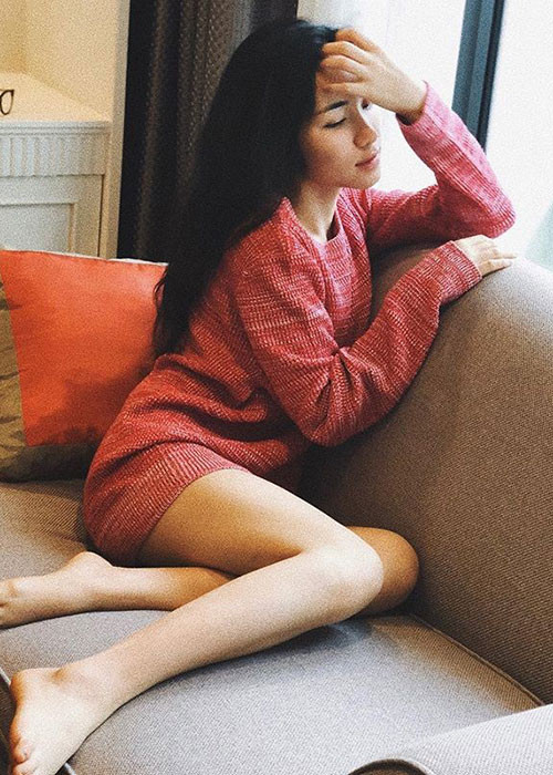 Ở bên bạn trai, Hòa Minzy được là chính mình, không cần trang điểm quá lộng lẫy.