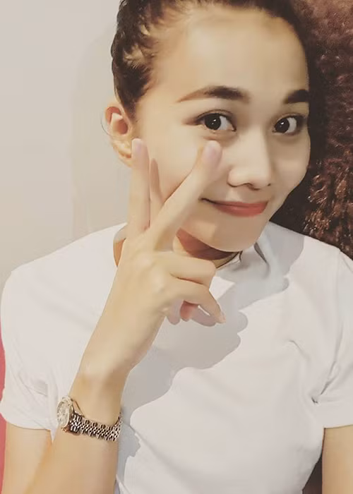 Bước sang tuổi 35, Thanh Hằng xinh đẹp, trẻ trung. Ở đời thường, khi ít son phấn, siêu mẫu vẫn cuốn hút ánh nhìn.