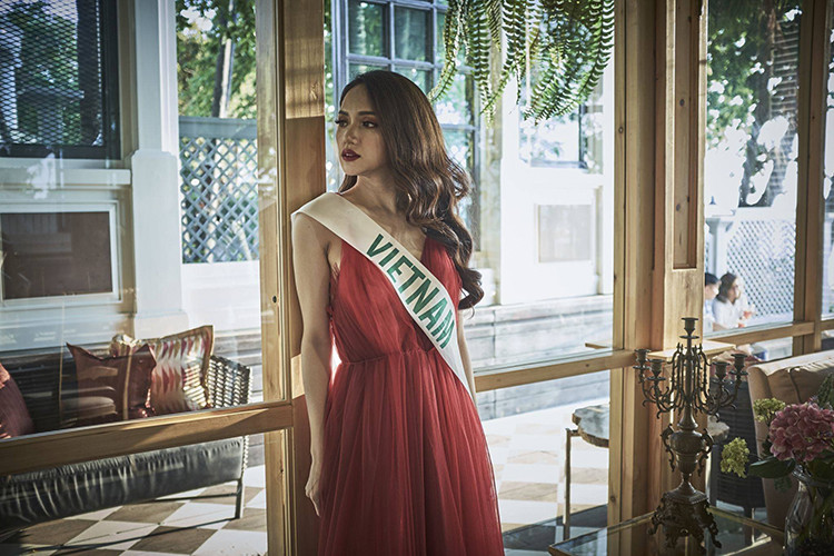 Đại diện Việt Nam xinh đẹp, quyến rũ và tài năng.