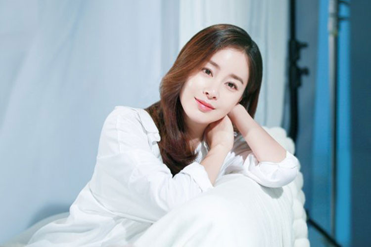 Bà xã của Bi Rain sở hữu vẻ đẹp không tuổi. Ảnh: Donga