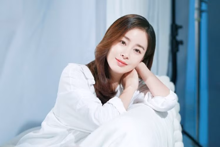 Bà xã của Bi Rain sở hữu vẻ đẹp không tuổi. Ảnh: Donga