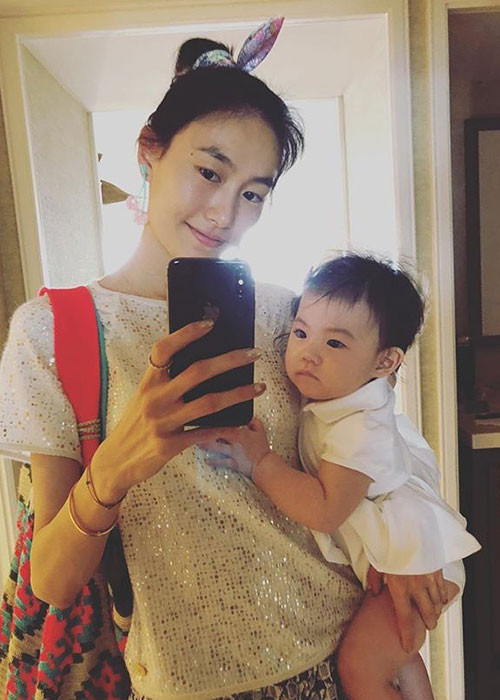 Con gái của Trần Quán Hy càng lớn càng đáng yêu.