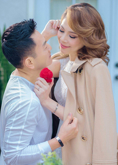 Cuối tháng 2/2017, "búp bê" Thanh Thảo công khai chuyện tình cảm với chàng Việt kiều làm kinh doanh ở Mỹ tên Tom sau một năm hẹn hò.