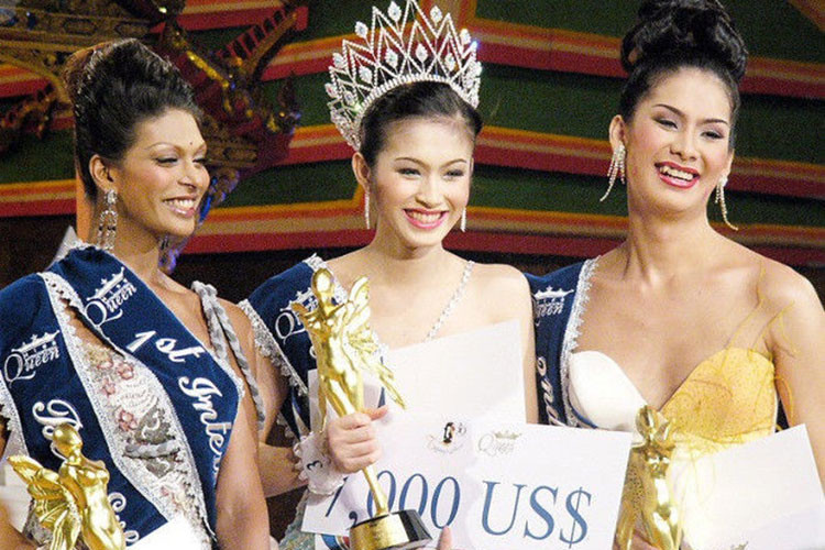 Nong Poy là Hoa hậu Chuyển giới Quốc tế 2004, năm đầu tiên cuộc thi tổ chức. Người đẹp Thái Lan cũng là hoa hậu nổi bật nhất lịch sử cuộc thi sắc đẹp. Trong đêm chung kết năm 2018, Nong Poy khiến khán giả trầm trồ khi vẫn đẹp và gợi cảm ở tuổi 32. Nong Poy tham gia nhiều phim điện ảnh và được biết đến là diễn viên sau đăng quang.