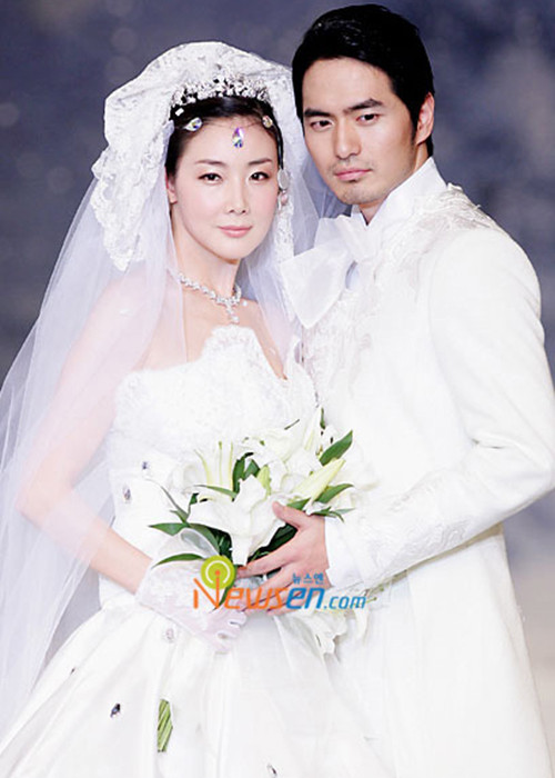 Choi Ji Woo và Lee Jin Wook hẹn hò được khoảng 3 năm thì chia tay do áp lực từ dư luận.