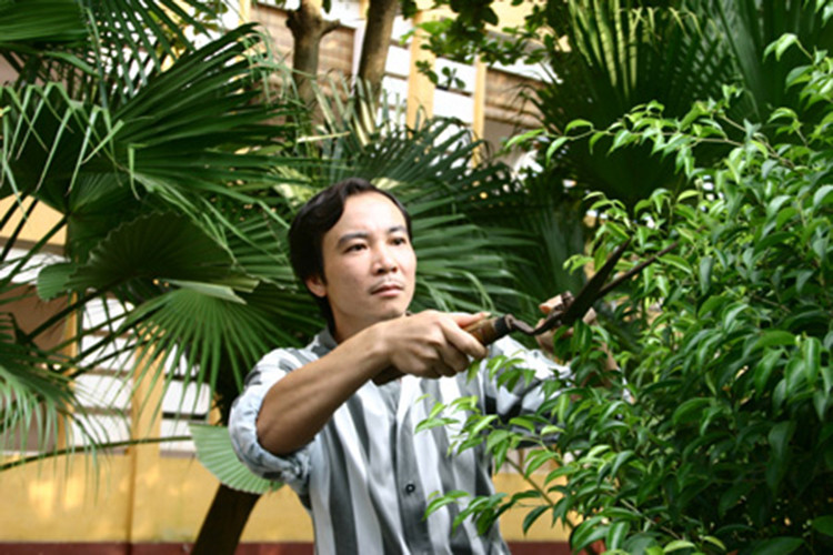 Diễn viên Minh Quốc bị bắt vì tàng trữ ma túy vào tháng 8/2008. Sau khi ra khỏi trại giam vào năm 2010, gương mặt từng ăn khách của nhà hát kịch Việt Nam quyết định "ở ẩn". Ảnh: Zing