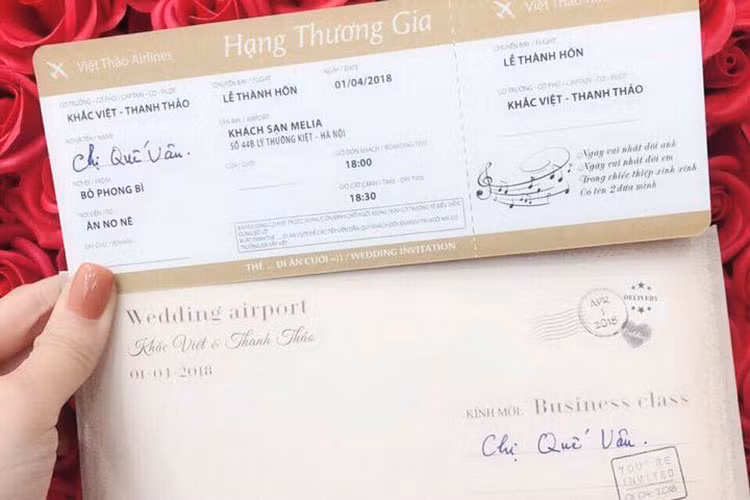 Quế Vân nhận được thiệp cưới của Khắc Việt.