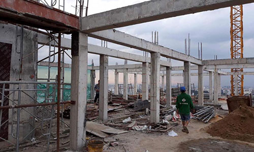 Theo phản ánh của cư dân, dự án vẫn ngổn ngang xây dựng dù chủ đầu tư hứa giao nhà hoàn thiện trong vòng 30 ngày tới.