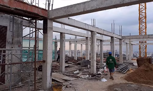 Theo phản ánh của cư dân, dự án vẫn ngổn ngang xây dựng dù chủ đầu tư hứa giao nhà hoàn thiện trong vòng 30 ngày tới.