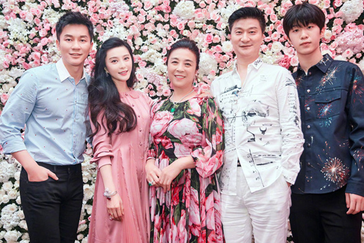 Khi bị hỏi về tin đồn liên quan đến Phạm Thừa Thừa, Phạm Băng Băng luôn né tránh. Ảnh: Sina