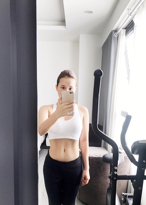Lã Thanh Huyền khoe vòng eo săn chắc nhờ chăm chỉ tập gym.