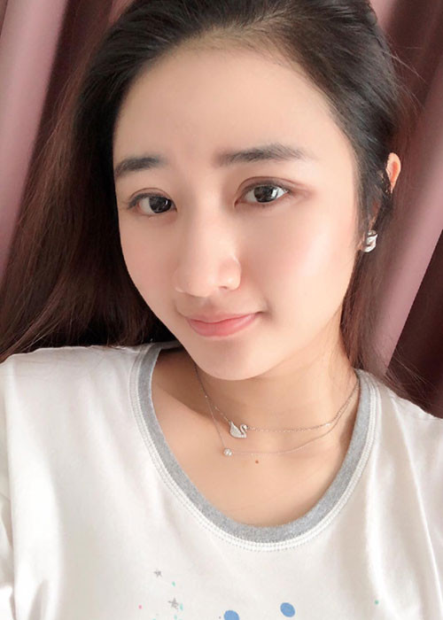 Hoa hậu Thu Ngân khoe mặt mộc xinh đẹp.