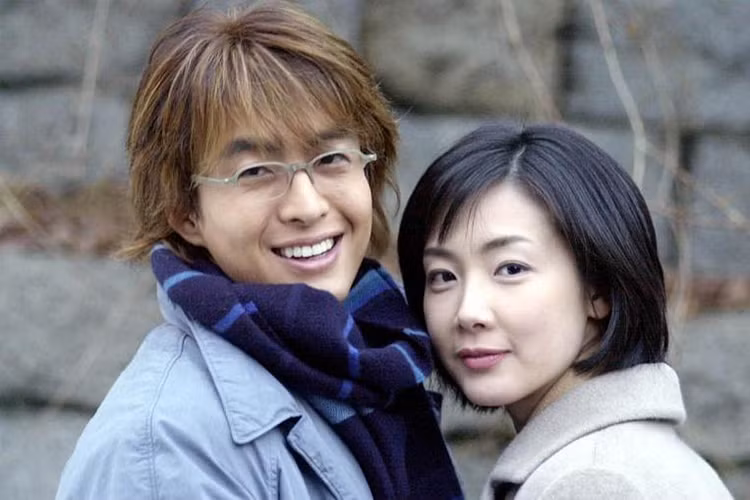 Bae Yong Joon vào vai nam sinh Joon Sang trong bộ phim truyền hình “Bản tình ca mùa đông”. Ảnh: straitstimes