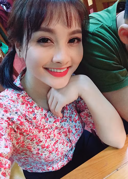 Bảo Thanh khẳng định cô chỉ cắt mí chứ chưa từng gọt cằm, bơm môi, nâng mũi như một số cư dân mạng đặt nghi vấn.