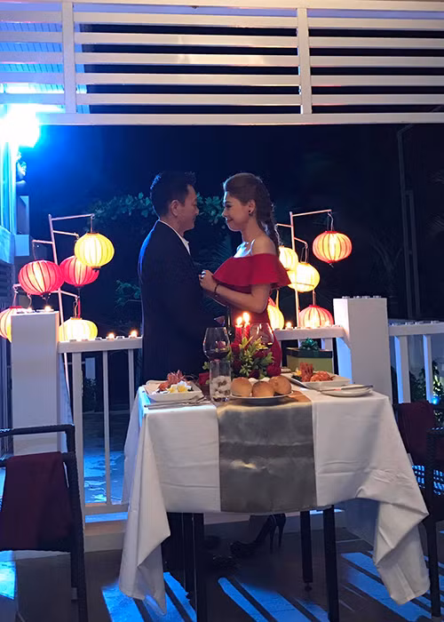 Khoảnh khắc lãng mạn của "búp bê" Thanh Thảo bên người bạn đời khiến nhiều người ghen tỵ.