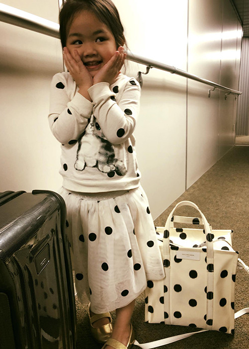 Maya chia sẻ: “Mẹ đặt tên con là Bồ Câu vì mong muốn con luôn được sống trong hòa bình. Bồ Câu cũng là loài chim rất thông minh, cho dù thả chúng ở bất cứ đâu chúng vẫn biết đường bay về tổ của mình, bồ câu còn có thể đưa thư là vì thế. Và con là Bồ Câu Khả Ân”.