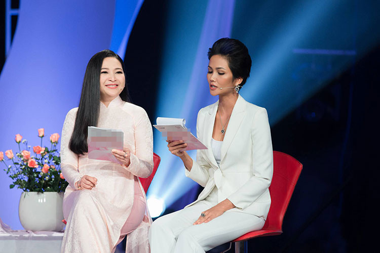 H’Hen Niê bật mí “Thay lời muốn nói” là chương trình cô yêu thích từ lâu nên khi nhận được lời mời, cô lập tức đồng ý.