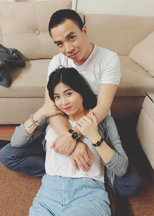 MC Hoàng Linh khoe hình ảnh hạnh phúc bên hôn phu.