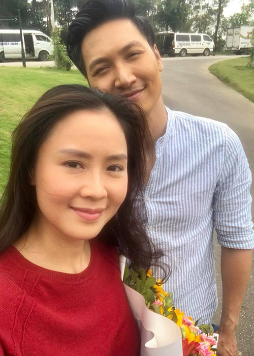 Hồng Diễm tiết lộ hình ảnh ngày quay cuối cùng bộ phim “Cả một đời ân oán”.