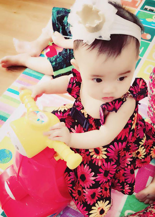 Vy Oanh khoe con gái 4 tháng tuổi vô cùng dễ thương.
