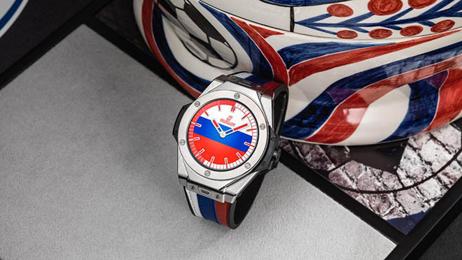 Người mua có thể chọn màu cờ quốc gia cho smartwatch để tạo phong cách hơn.