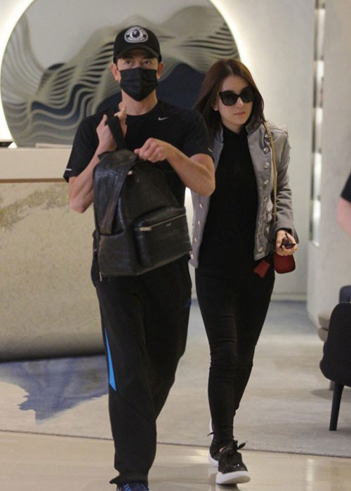 Thiên vương Hong Kong thường xuyên đưa vợ kém tuổi đi làm đẹp hay mua sắm. Ảnh: QQ