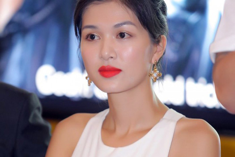 Giống Ngọc Trinh, Oanh Yến từng yêu người đàn ông đã có gia đình. Dù biết sẽ bị dư luận ném đá nhưng Oanh Yến không hề giấu giếm. Ảnh: petrotimes