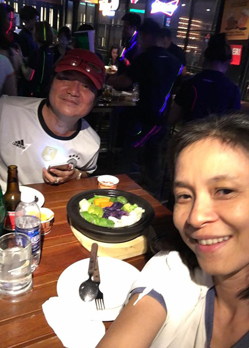 Ngọc Hiệp kém chồng 12 tuổi và từng là học trò của chồng khi còn học tại trường Sân khấu - Điện ảnh. Cả hai hiện có một cô con gái. Ảnh: FBNV