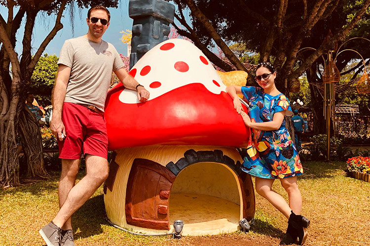 Cũng tham gia diễn xuất trong bộ phim “Cô gái xấu xí”, Lan Phương đang hạnh phúc bên bạn trai người ngoại quốc tên David. Ảnh: FBNV