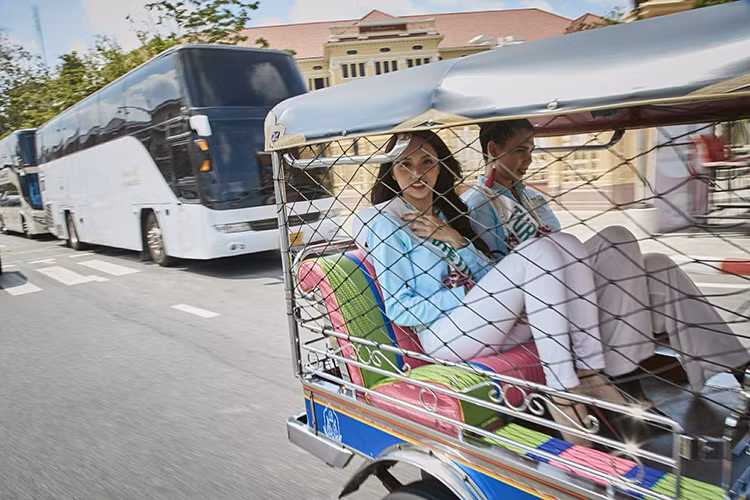 Các người đẹp chuyển giới tỏ ra thích thú với chuyến đi.