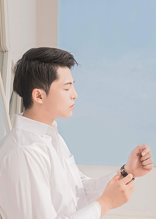 Gương mặt của Harry Lu có thay đổi chút so với trước nhưng anh vẫn giữ được vẻ nam thần. Ảnh: Fanpage