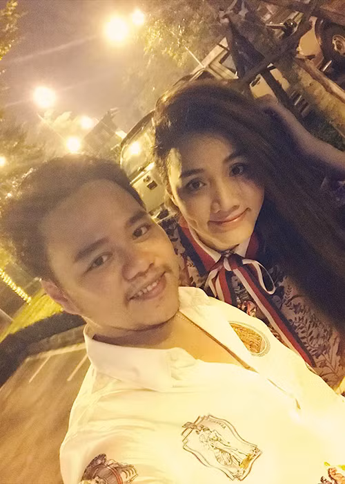  Trang Nhung là nữ diễn viên tài năng của màn ảnh Việt. Tháng 10/2014, cô bí mật đính hôn với Hoàng Duy. Cặp đôi công khai chuyện tình cảm vào giữa năm 2013.