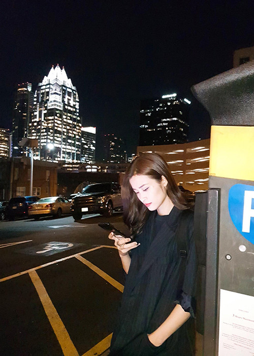 Fans lo lắng khi Đông Nhi bị mất 6 chiếc vali.