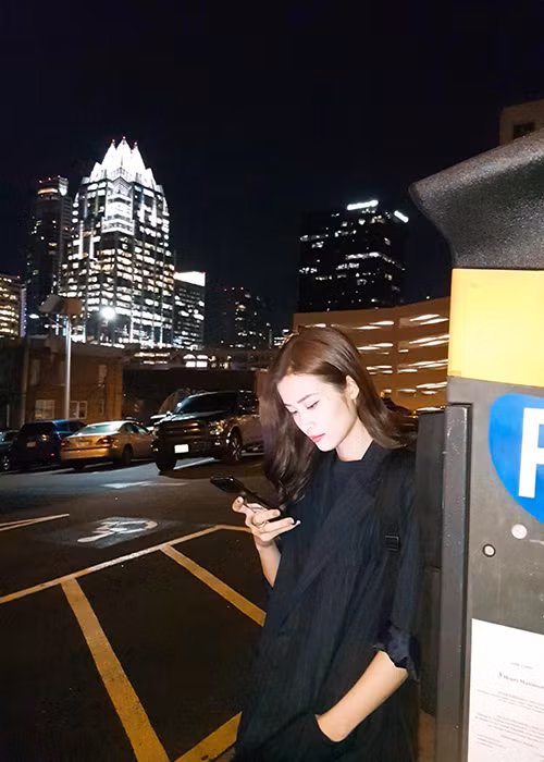 Fans lo lắng khi Đông Nhi bị mất 6 chiếc vali.