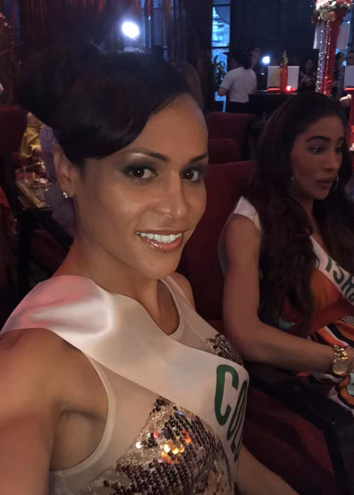 Tham gia cuộc thi Hoa hậu Chuyển giới Quốc tế 2018, đại diện Colombia liên tục kêu gọi cư dân mạng ủng hộ cho mình.