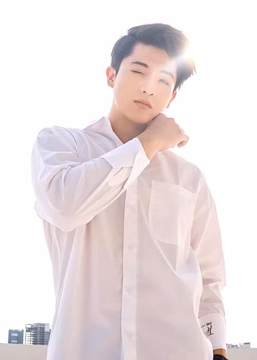 Loạt hình ảnh mới nhất của Harry Lu đang nhận được sự chú ý của đông đảo người hâm mộ. Ảnh: Fanpage