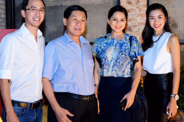 Tăng Thanh Hà còn có mối quan hệ rất thân thiết với mẹ chồng. Tại các sự kiện, cả hai luôn vui vẻ khi xuất hiện bên nhau. Ảnh: Zing