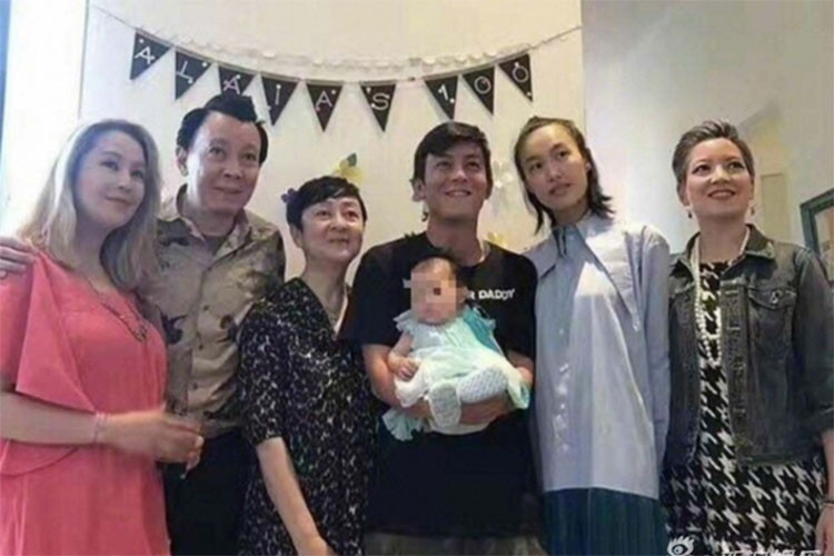 Nam diễn viên hiện có cuộc sống bình yên bên nữ người mẫu Tần Tư Bồi và con gái.