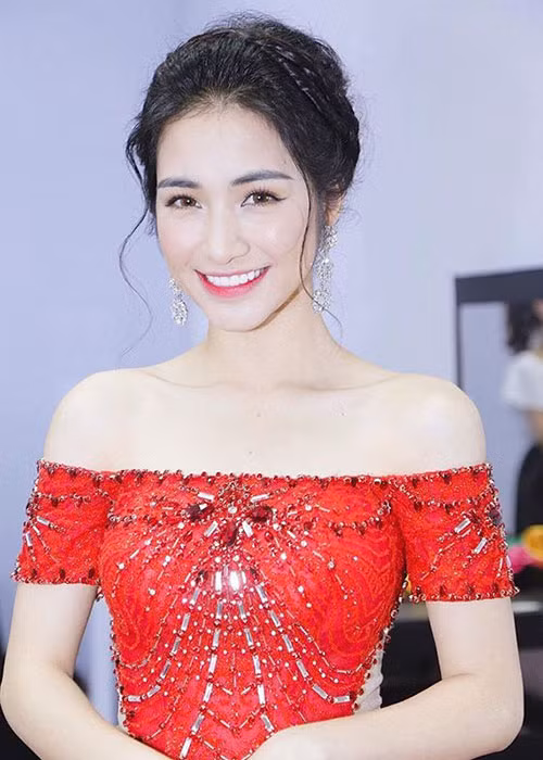 Hòa Minzy từng lộ cằm ngấn mỡ nay đã thon gọn hơn.