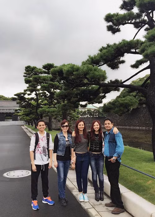 Diệu Hoa không tham gia hoạt động showbiz mà hỗ trợ ông xã trong công việc kinh doanh.