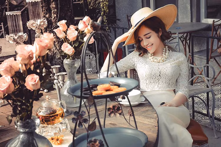 Hình ảnh Elly Trần kín đáo nhưng vẫn gây mê trong một bộ ảnh thời trang.