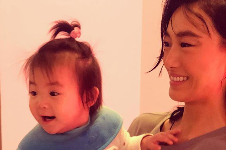 Vợ chồng Trần Quán Hy thường xuyên chia sẻ hình ảnh con gái.