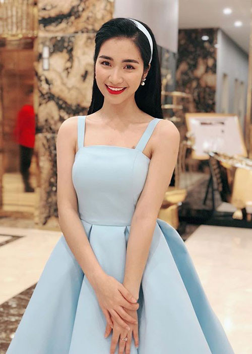 Phong cách thời trang của Hòa Minzy cũng được đánh giá tinh tế hơn.