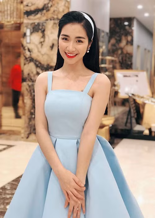 Phong cách thời trang của Hòa Minzy cũng được đánh giá tinh tế hơn.