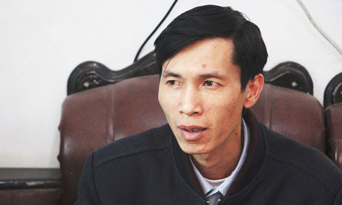 Thầy Nguyễn Cảnh Ban - giáo viên chủ nhiệm lớp 11C12, Trường THPT Nguyễn Đức Mậu - Ảnh: DOÃN HÒA