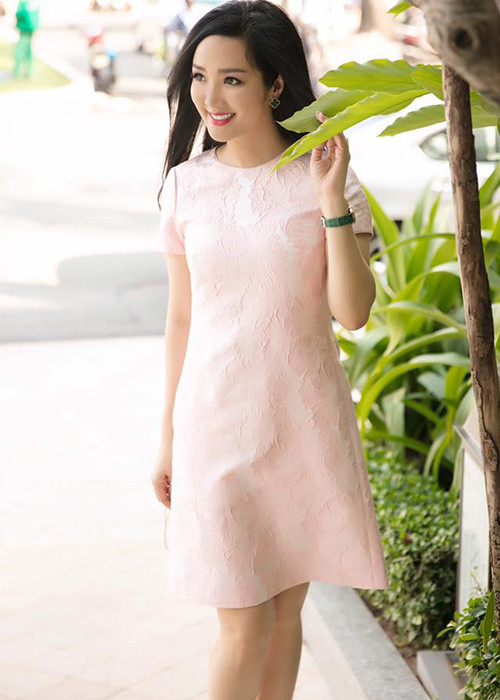 Hoa hậu Đền Hùng Giáng My khoe vẻ đẹp không tuổi.