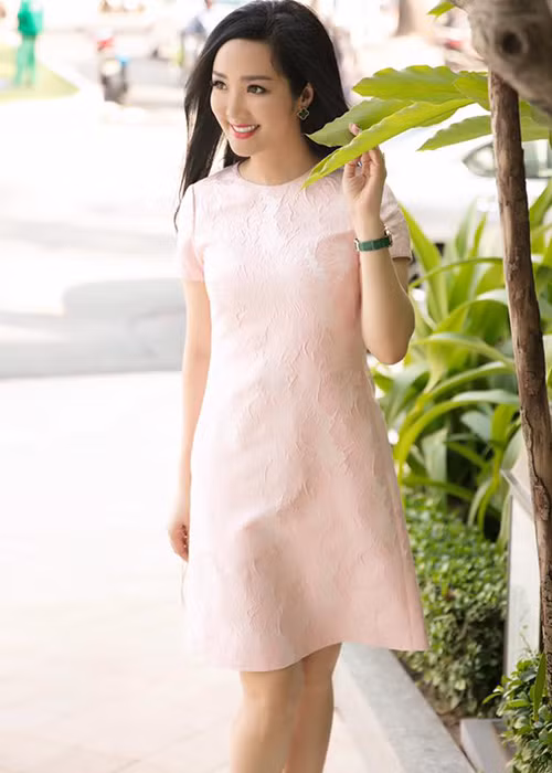 Hoa hậu Đền Hùng Giáng My khoe vẻ đẹp không tuổi.